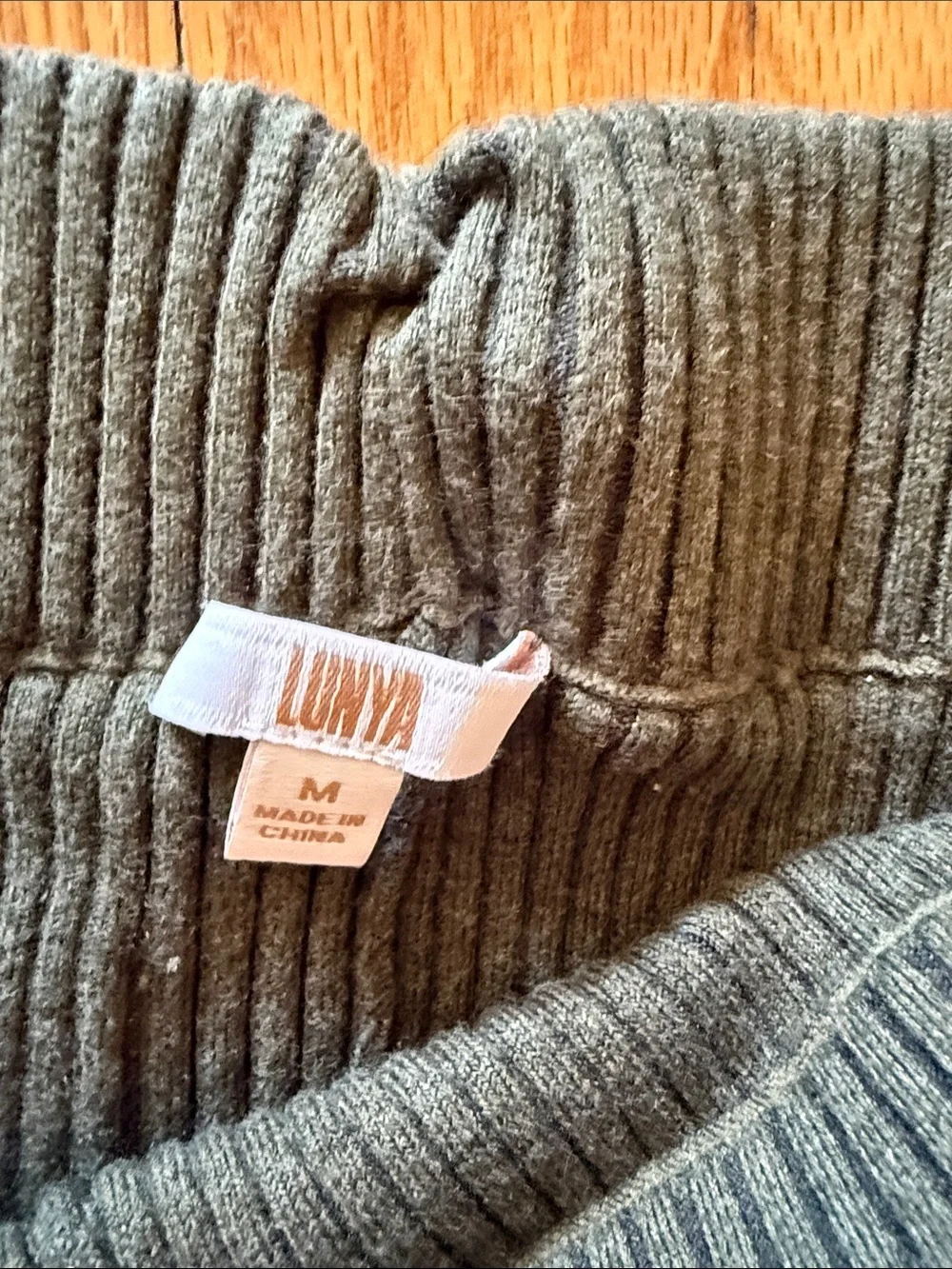 Lunya sz M Ribbed Knit High-Waist Leggings in Olive Green